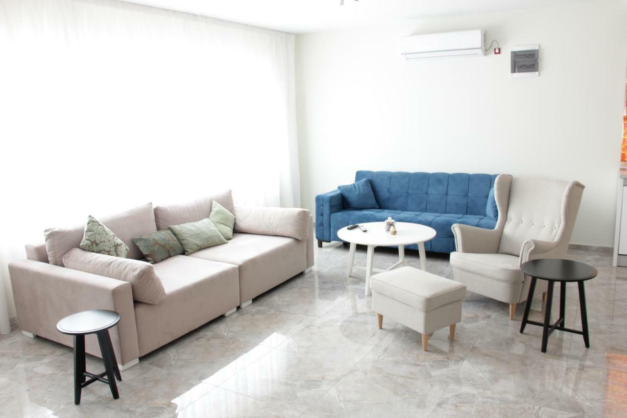Appartement Lux House Olga à Ruma Extérieur photo